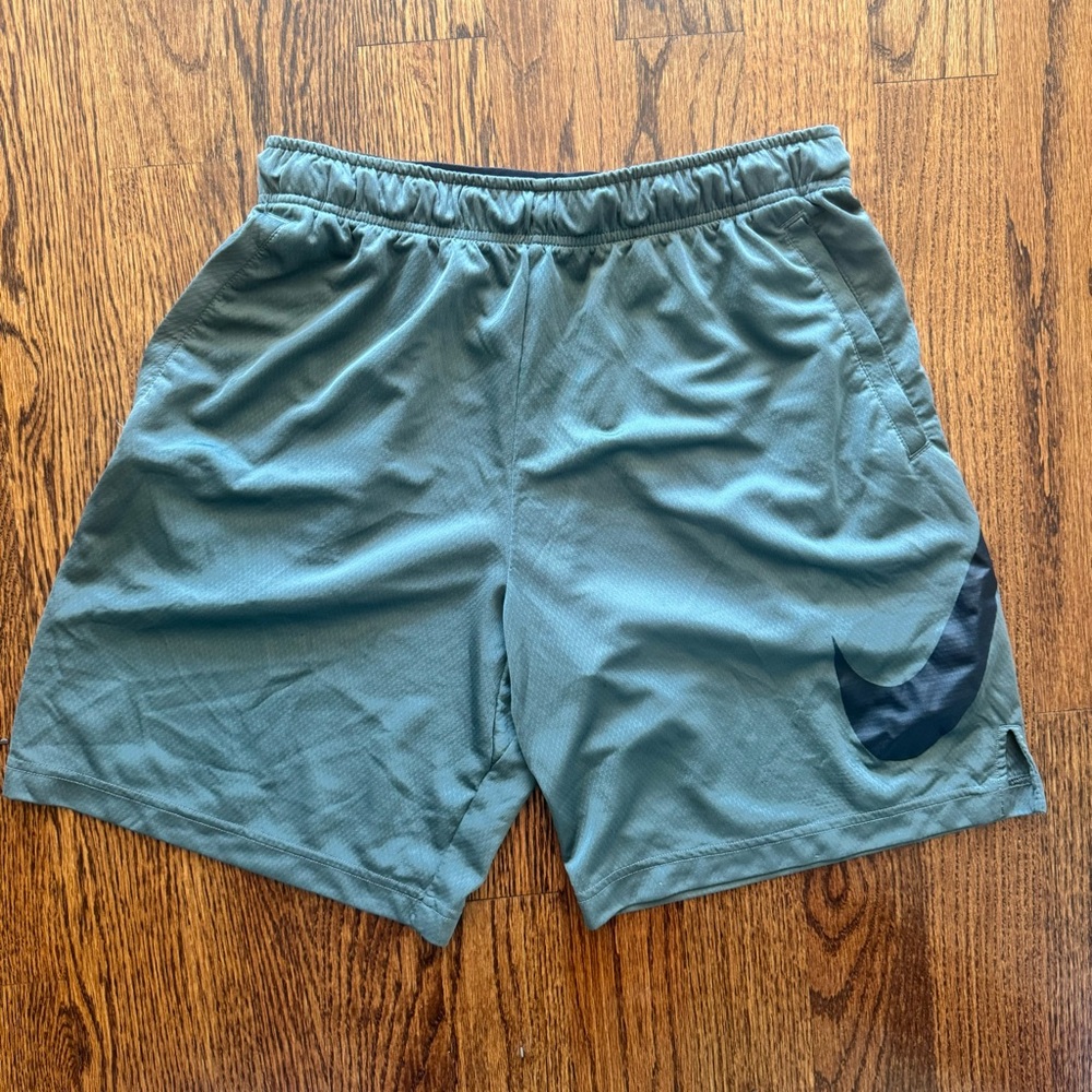 NIKE unlined short